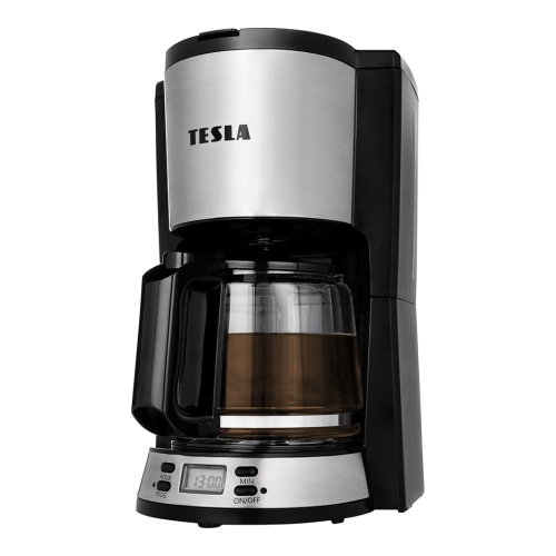 Detailný pohľad na TESLA Coffeemaster ES300 s nerezovou oceľou, čiernym dizajnom a digitálnym displejom ukazujúcim čas.