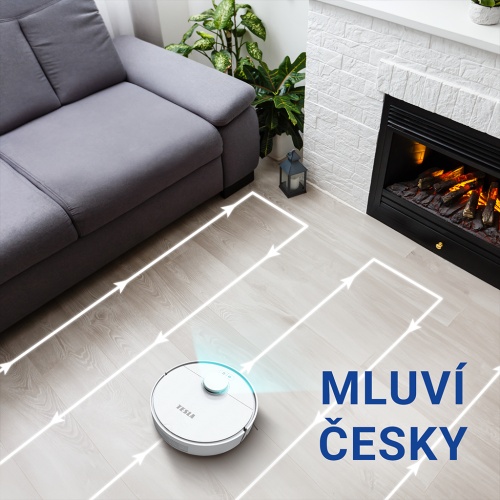 TESLA RoboStar iQ550 zobrazujúci smer upratovania s nápisom 'Hovorí po česky' v interiéri.
